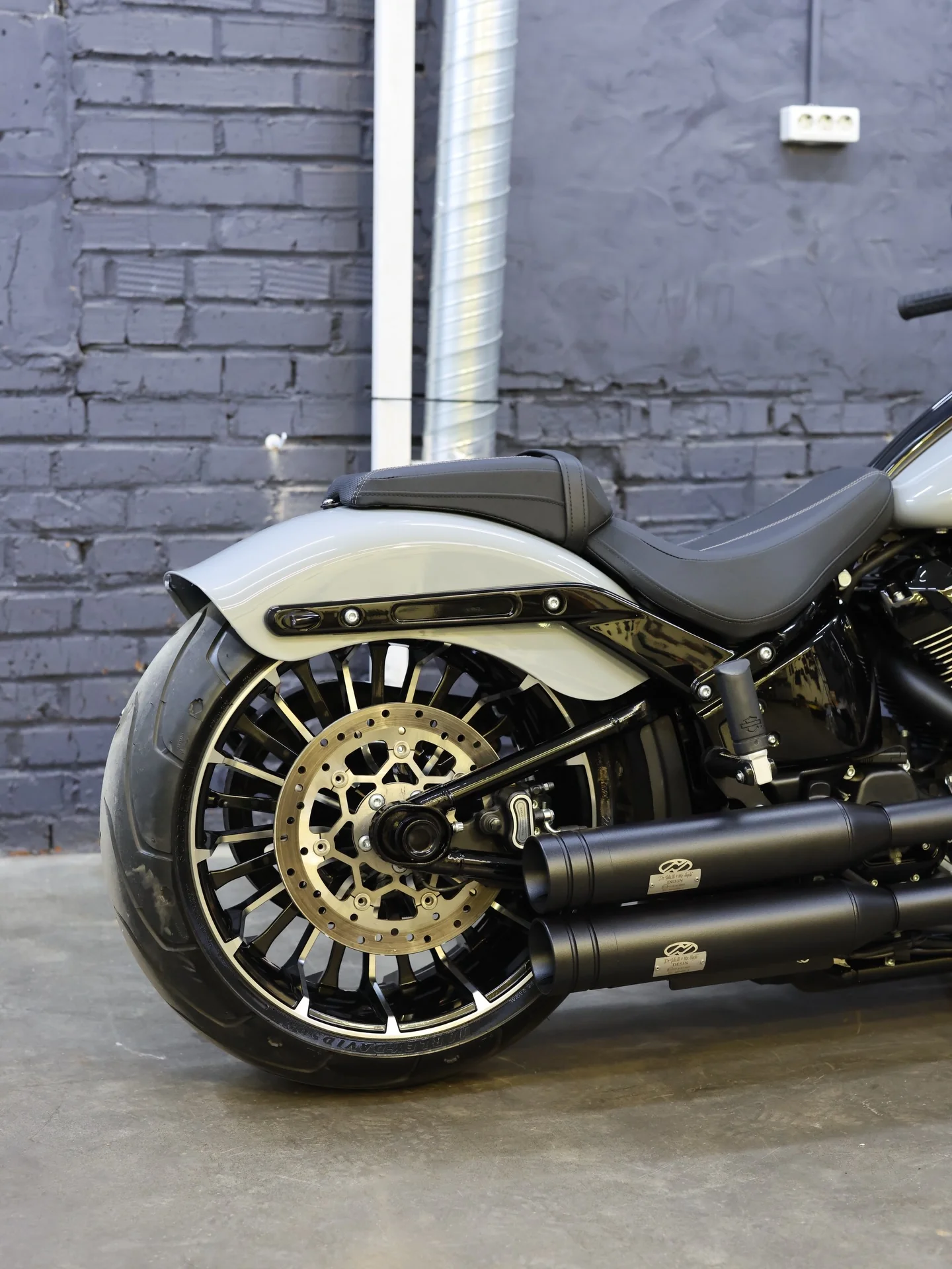 Кастом Harley-Davidson Breakout 2025