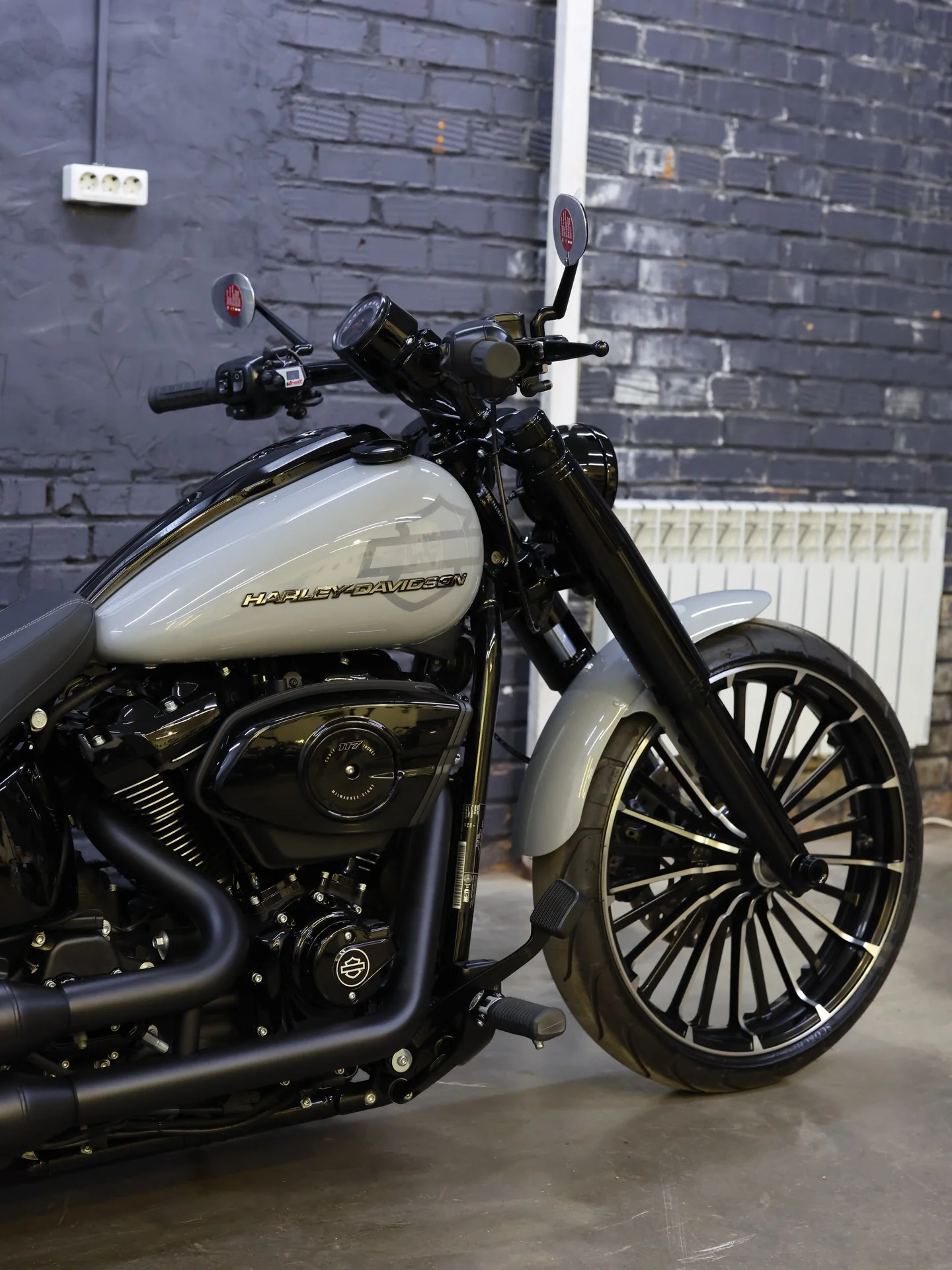Кастом Harley-Davidson Breakout 2025