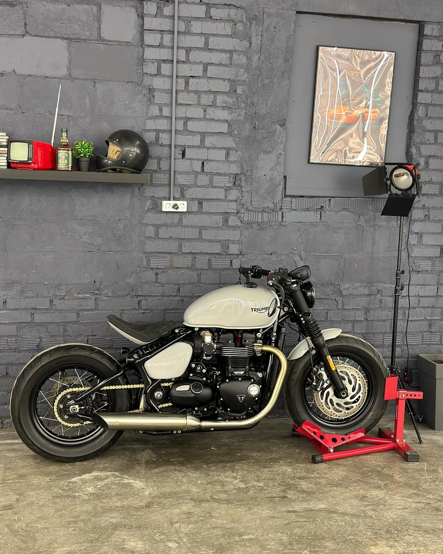 Кастом Triumph Bonneville 2023 — Bobber, мастерская Custom Bike